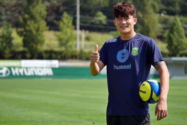 金玟哉最新爆料,揭秘足球生涯背后的故事与心路历程 第2张 金玟哉最新爆料,揭秘足球生涯背后的故事与心路历程 第2张